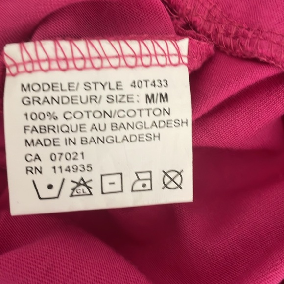 Razzle dazzle pink top size M PTP 19” length 30” - Picture 5 of 6